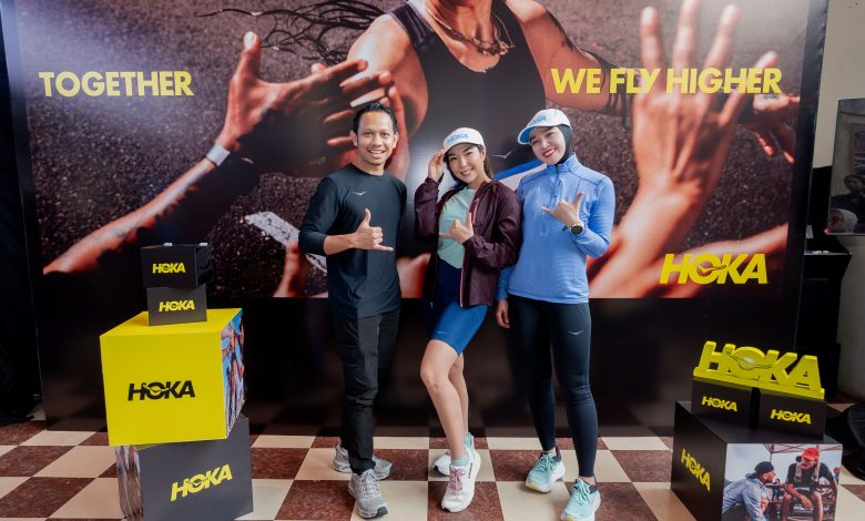 (Ki-ka) Panji Cakrasantana selaku GM Marketing MAP Aktif, Gisella Anastasia selaku Indonesian singer, model, presenter, and actress, Stena Wakkary selaku Captain Hoka Run Club #2